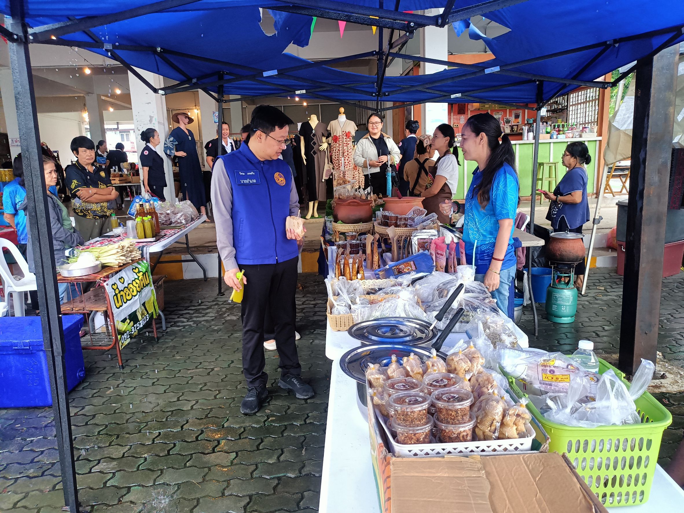 พช.แม่ริม : จำหน่ายสินค้าตลาดนัดชุมชน “ไทยช่วยไทย” อำเภอแม่ริม เฟส2 📸🛒